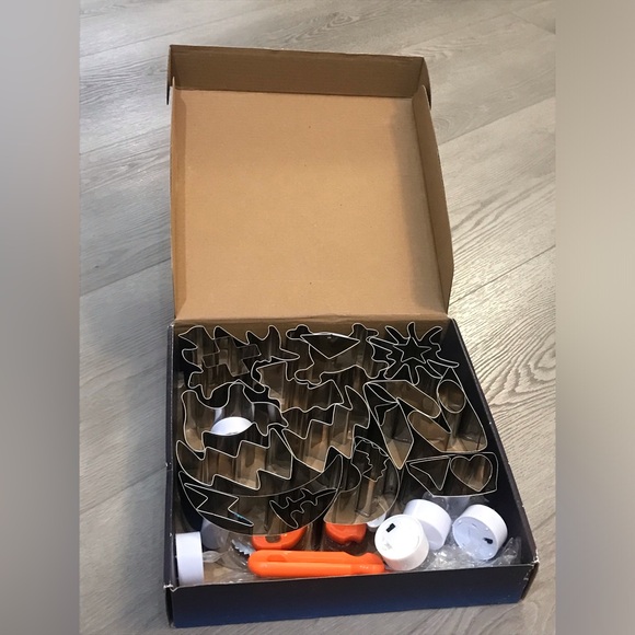 Halloween Pumpkin Carving Kit 
30Pcs - Picture 2 of 16